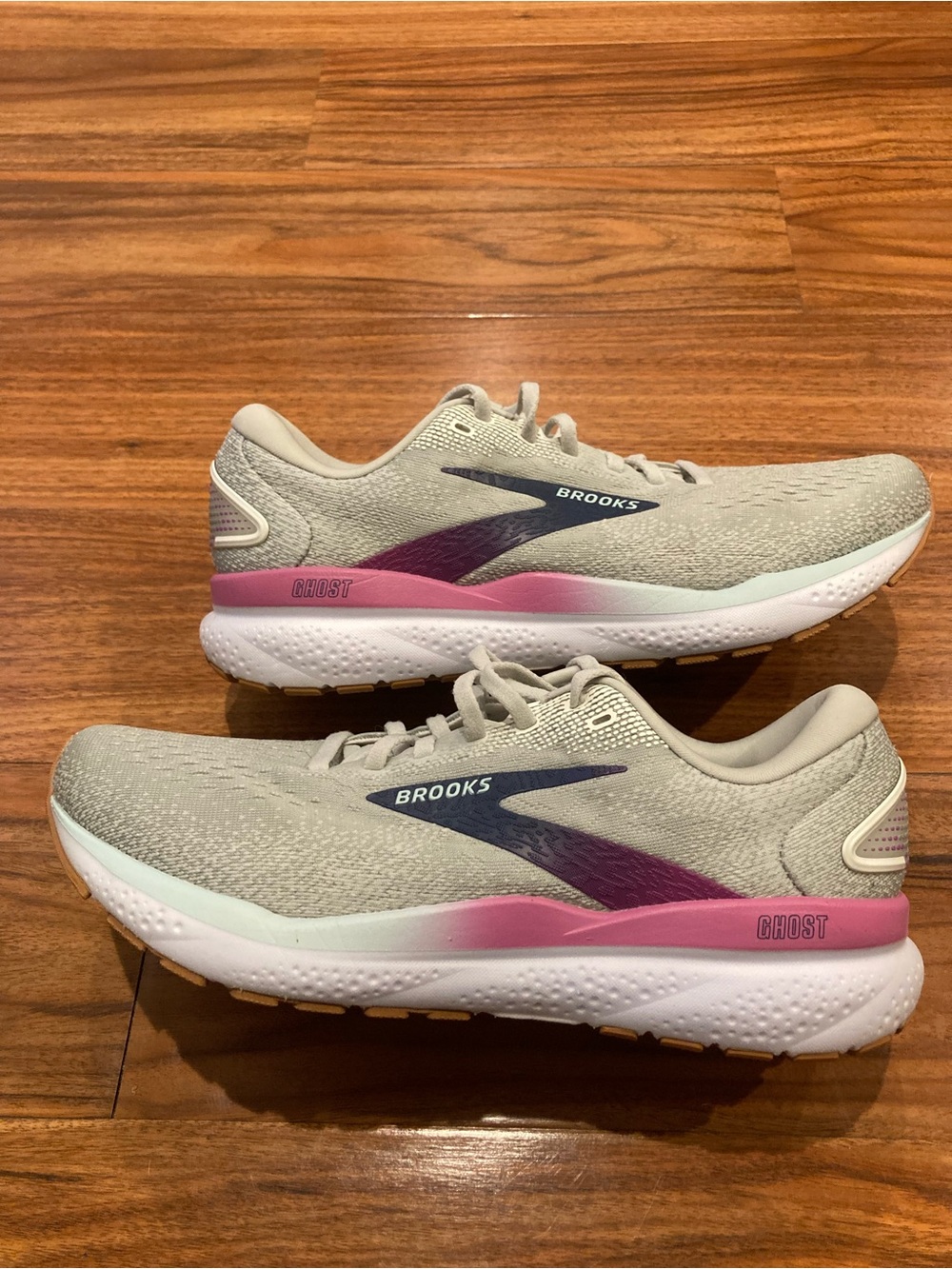 Brooks Women’s Ghost Running Shoes Light Gray with Pink and Navy Accents SZ 9.5